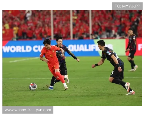 孙兴慜大范围换位,制造多人盯防混乱的战术魅力 孙兴慜大范围换位,制造多人盯防混乱的战术魅力