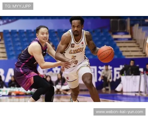 布朗冲击篮下持续取分