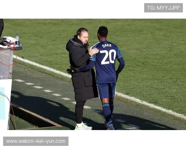 球员在赛后接受媒体采访谈及球队目标与责任，球员们在赛场上展现